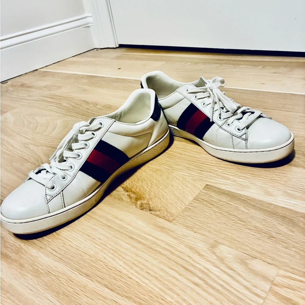 Gucci Men's White Sneakers with Black and Red Stripes - Picture 2 of 7